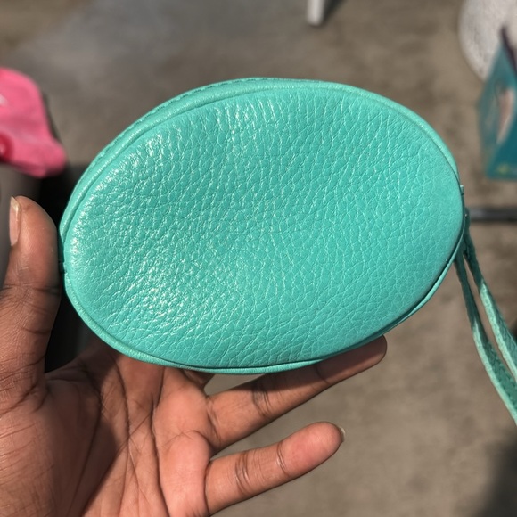 Large Bucket Bag in West Palm Beach with matching wallet - Picture 13 of 15